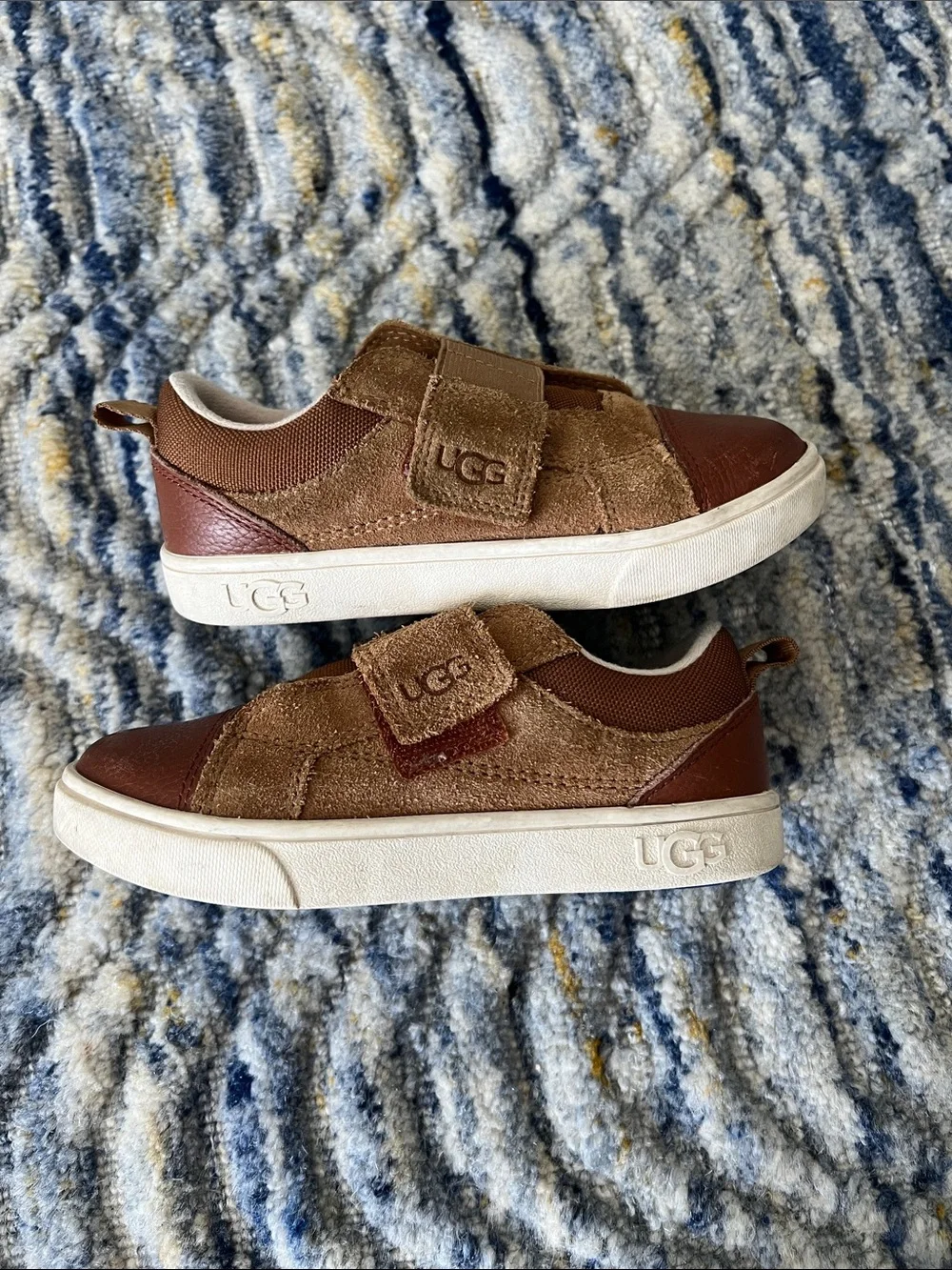 Ugg child Rennon low sneakers chestnut size 10